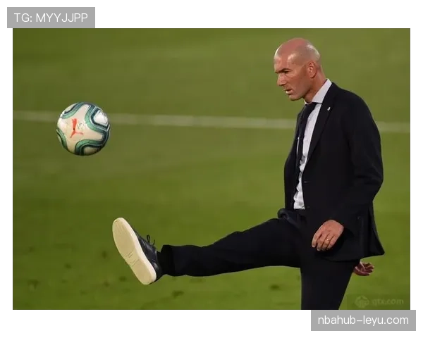 齐达内足球哲学新解：团队协作与个人创造力的融合引领新赛季战术风潮