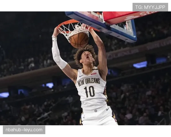 海耶斯拉开内线单打空间提升效率明显对比新秀期表现